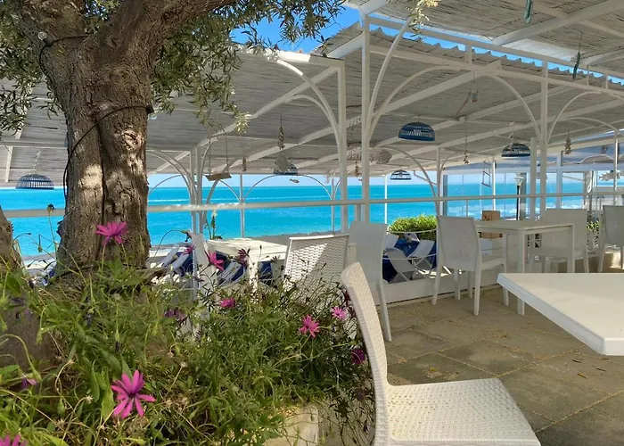 Hotel 4 stelle: B&B direttamente sul mare da Antonino